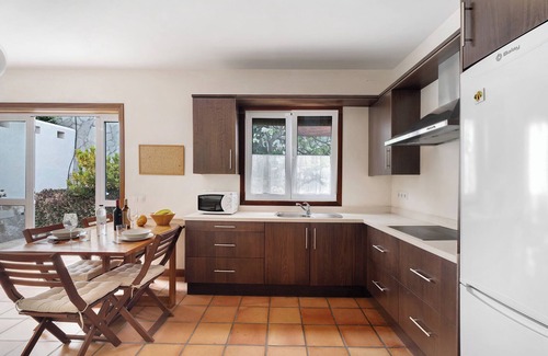 Playa San Juan Apartamento | Apartamento de vacaciones 'Finca La Calabacera Azul' con piscina compartida, terraza privada y Wi-Fi