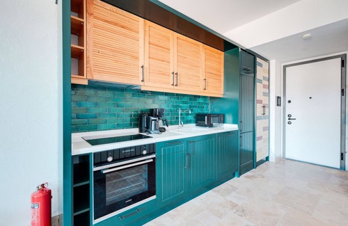 Alacati Apartamento | Vacation flat w pool and balcony, 5 min to beach