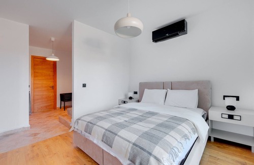 Alacati Apartamento | Vacation flat w pool and balcony, 5 min to beach