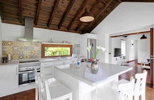 Buenavista del Norte Casa | Casa de vacaciones 'El Portillo 2' con vistas a la montaña, terraza privada y Wi-Fi