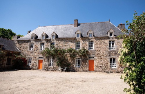 Pommerit-le-Vicomte Casa | Casa de vacaciones "Manoir Le Cosquer" con terraza privada, jardín privado y Wi-Fi