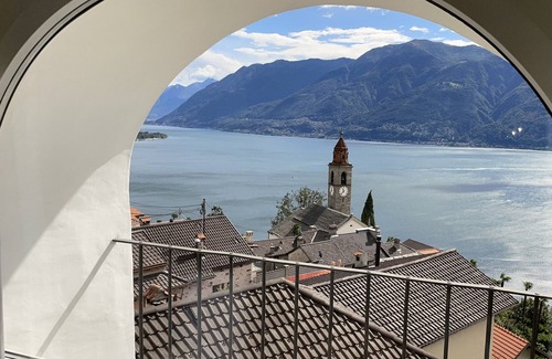 Porto Ronco Casa | Vacation home in the heart of the village with roof terrace and spectacular views