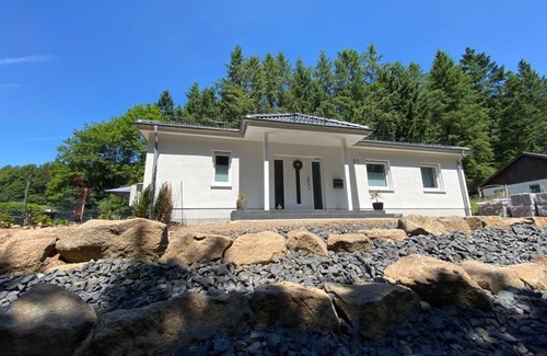Hohenfels-Essingen Casa | Vacation home Waldblick in the beautiful Vulkaneifel near Gerolstein by the forest!