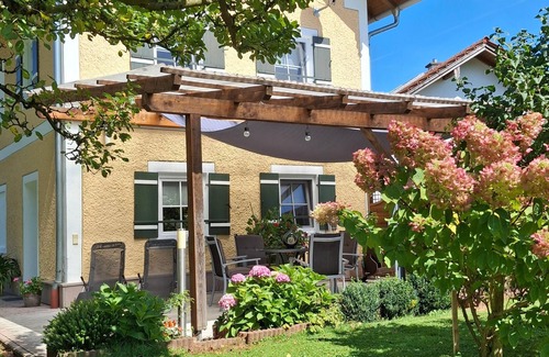 Laufen Casa | Vacation home 86 sqm, 2 bedrooms, living room with sofa bed, terrace and garden