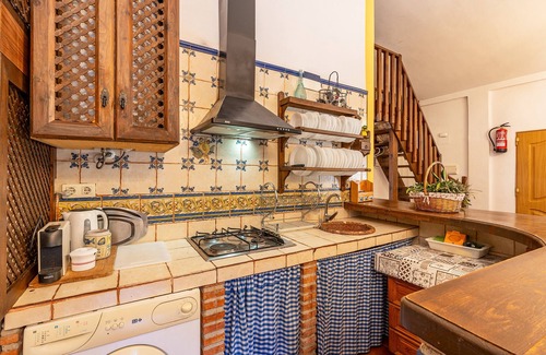 Nigüelas Casa | Casa rural "A Pie De Sierra Nigüelas" con vistas a la montaña, piscina privada y Wi-Fi