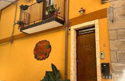 Motta Camastra Apartamento | Vacation home " Antico Borgo a passi dalle Gole Alcantara" apartment NOCE