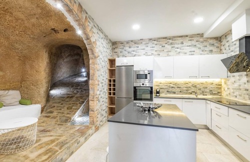 Arico Casa | Casa de vacaciones 'Bencomo' con vistas al mar, piscina compartida y Wi-Fi