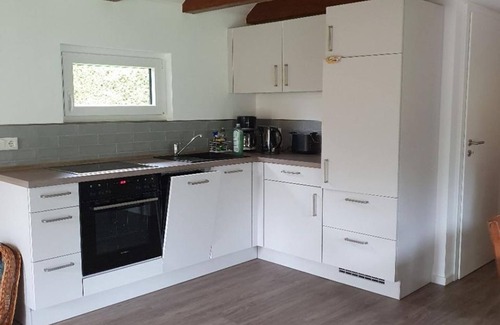 Wiefelstede Casa | Vacation home "Blockhaus am Waldrand" - vacation home, shower and bath, WC