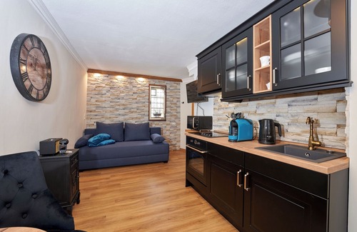 Ulmen Casa | Vacation home by the lake for 6-10 people, by the lake, historic town center