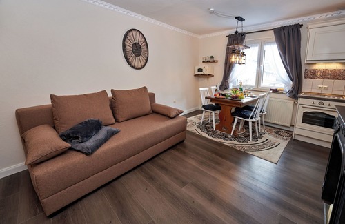 Ulmen Casa | Vacation home by the lake for 6-10 people, by the lake, historic town center