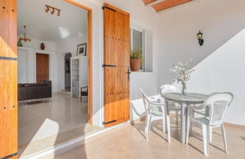 Sant Carles de Peralta Casa | Casa de vacaciones "Can Prats" con vistas a la montaña, piscina privada y Wi-Fi