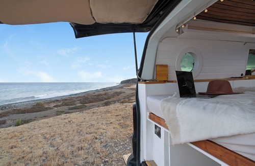 Telde Alquiler De RV | Casa de vacaciones 'Camper Inik' con vistas al mar y Wi-Fi