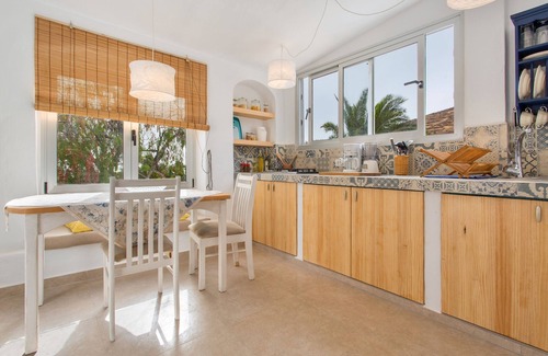 Haria Casa | Casa de vacaciones 'Casa Azul' con vistas al mar, terraza privada y Wi-Fi