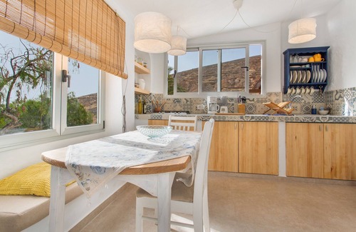 Haria Casa | Casa de vacaciones 'Casa Azul' con vistas al mar, terraza privada y Wi-Fi