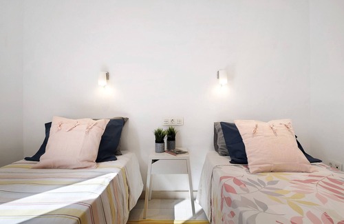 Arrieta Casa | Vacation Home "Casa Anclada Baja en Arrieta" with Private Terrace & Wi-Fi