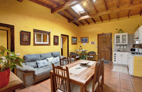 Arico Casa | Casa vacacional "Casa Candelaria" con vistas al Teide, piscina privada y Wi-Fi