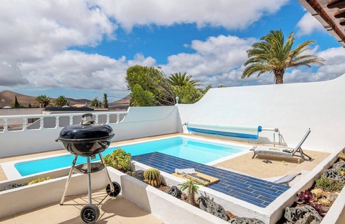 Nazaret Casa | Casa de Vacaciones 'Casa Carmen - Comodidad y Privacidad' con Vistas al Mar, Piscina Privada y Wi-Fi