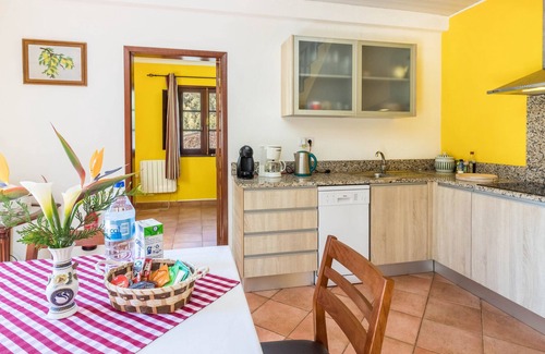 Camacha Casa | Casa de vacaciones "Casa Lima" con vistas a la montaña, terraza privada y Wi-Fi