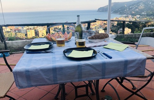 Spotorno Casa | Casa de vacaciones "Casa Sancio" con vistas al mar y terrazas privadas