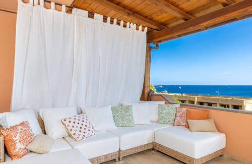 Portisco Casa | Casa de vacaciones "Cristal House" con vistas al mar, aire acondicionado, balcón, jardín y terraza