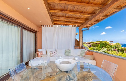 Portisco Casa | Casa de vacaciones "Cristal House" con vistas al mar, aire acondicionado, balcón, jardín y terraza