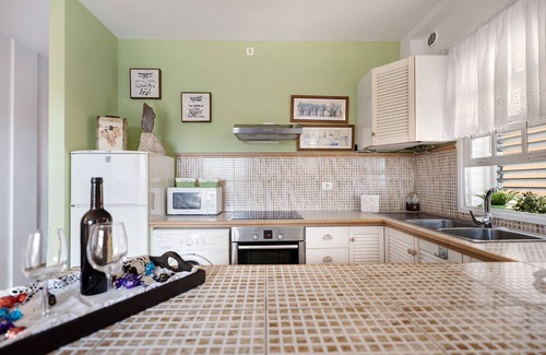 Breña Baja Apartamento | Casa de vacaciones "El Zumacal" con vistas al mar, piscina compartida y Wi-Fi