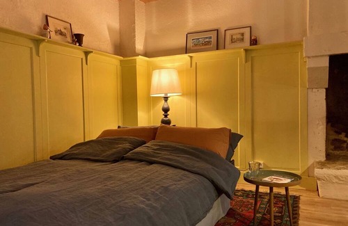 Locmalo Casa | Vacation Home "Encore Une Fois, La Maison Collorée" with Private Terrace, Shared Terrace & Wi-Fi