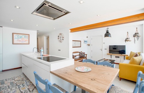 Telde Casa | Vacation Home 'Casa Surf Playa Del Hombre' with Sea View, Private Terrace and Wi-Fi