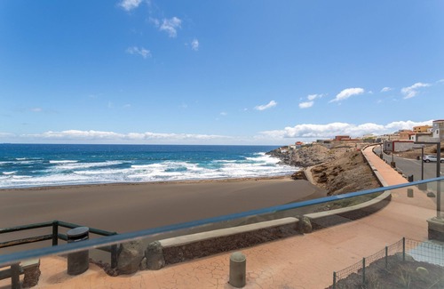 Telde Casa | Vacation Home 'Casa Surf Playa Del Hombre' with Sea View, Private Terrace and Wi-Fi