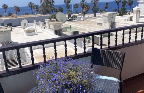 Puerto del Carmen Casa | Schönen sonnigen Terrasse mit Blick auf Meer , und ruhige Lage in Playa Chica.