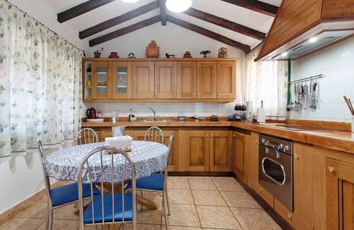 La Solana Casa | Casa de vacaciones "El Llanete" con vistas a la montaña, piscina compartida y Wi-Fi