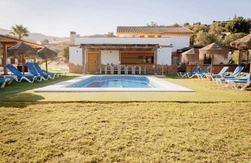 Alhaurín de la Torre Casa | Casa de campo "Finca Malagueando" con vistas a la montaña, piscina privada y Wi-Fi