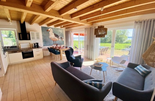Plau am See Casa | Vacation home "FriediSee" in the first row with a panoramic view of the lake