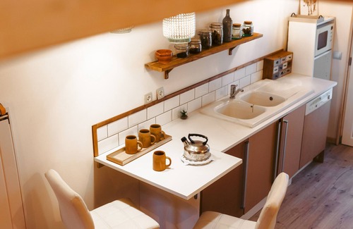 Nuaille d'Aunis Casa | Casa rural "Gîte La Muscardine Avec Spa" con terraza privada y Wi-Fi