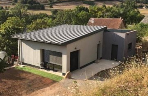 Sebrazac Casa | Casa de vacaciones "Gîte Du Travers" con terraza privada, aire acondicionado y Wi-Fi