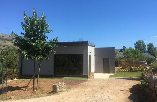 Sebrazac Casa | Casa de vacaciones "Gîte Du Travers" con terraza privada, aire acondicionado y Wi-Fi