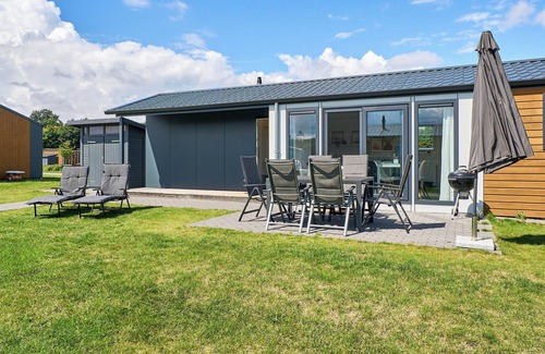 Suesel Casa | Vacation home Haus am See with terrace and family-friendly facilities
