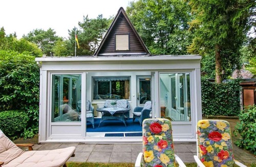 Wiefelstede Casa | Vacation home "Haus am See" - Holiday home, shower, WC