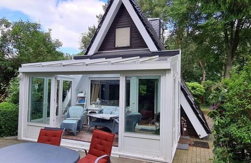Wiefelstede Casa | Vacation home "Haus am See" - Holiday home, shower, WC