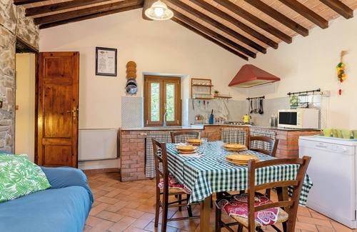 Aramo Casa | Casa de vacaciones "Il Colletto Romantic Stonehouse" con vistas a la montaña, jardín y terraza