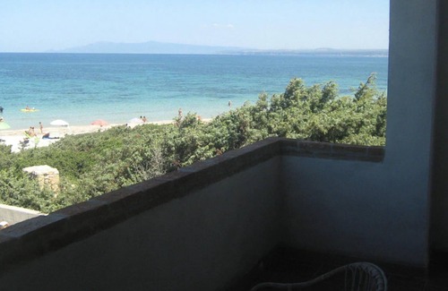 Sa Rocca Tunda Casa | Casa de vacaciones "Il suono del mare" en la playa, con vistas al mar, Wi-Fi, balcón y jardín