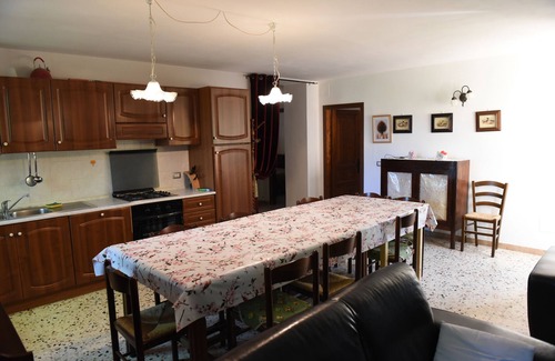 Gualdo Villa | OFERTA !! Casa de vacaciones Il Rigattiere, naturaleza, piscina, sauna, sibillini