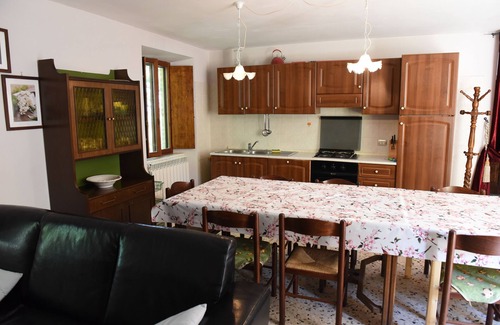 Gualdo Villa | OFERTA !! Casa de vacaciones Il Rigattiere, naturaleza, piscina, sauna, sibillini