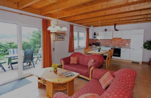 Muritz Casa | Vacation home in a quiet location, 200m from the nature reserve lake, Mönchshof 13a, with WLAN