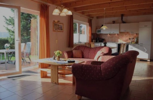 Muritz Casa | Vacation home in a quiet location, 200m from the nature reserve lake, Mönchshof 13a, with WLAN