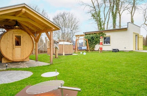 Krummin Casa | Vacation home in Krummin with sauna and hot tub