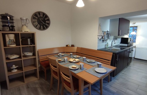Moselkern Casa | Vacation home in Moselkern - up to 8 people - view of the Moselle - animals allowed.
