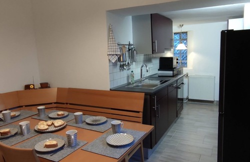 Moselkern Casa | Vacation home in Moselkern - up to 8 people - view of the Moselle - animals allowed.