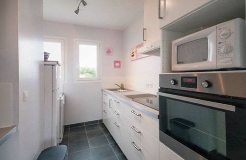 Plouescat Casa | Vacation home in Plouescat, sea view, feet in the water.