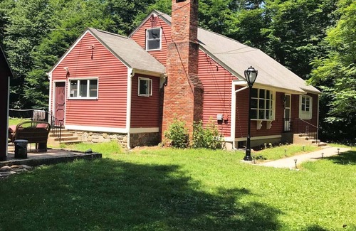 Thornhurst Casa | ¡Casa de vacaciones en Poconos en 80 acres! Lago privado